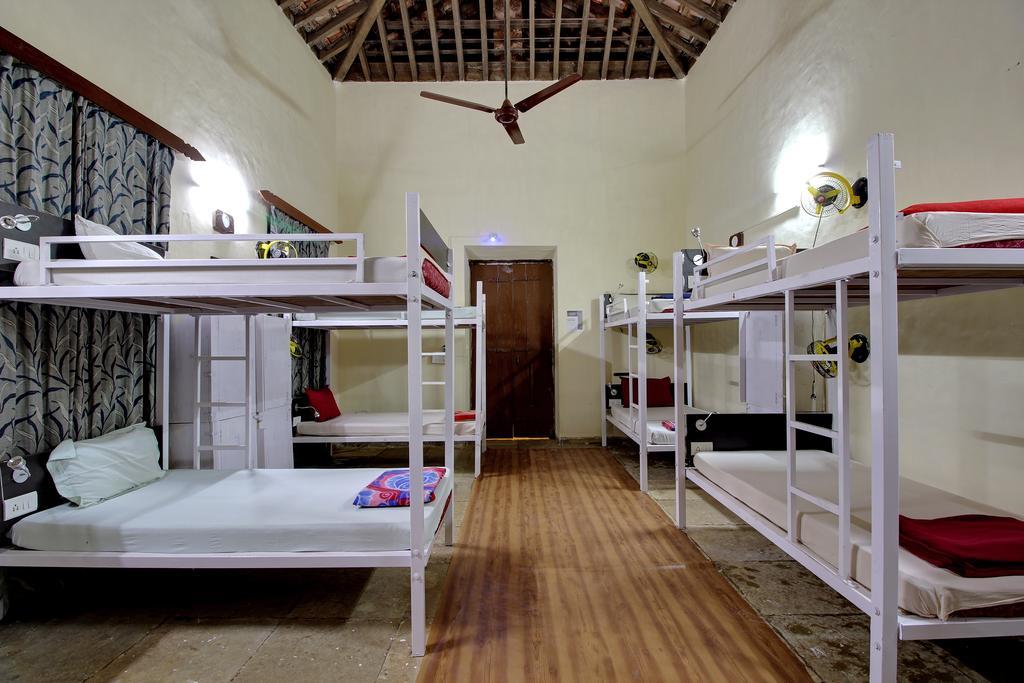 Zostel Goa Hostel Калангуте Екстериор снимка